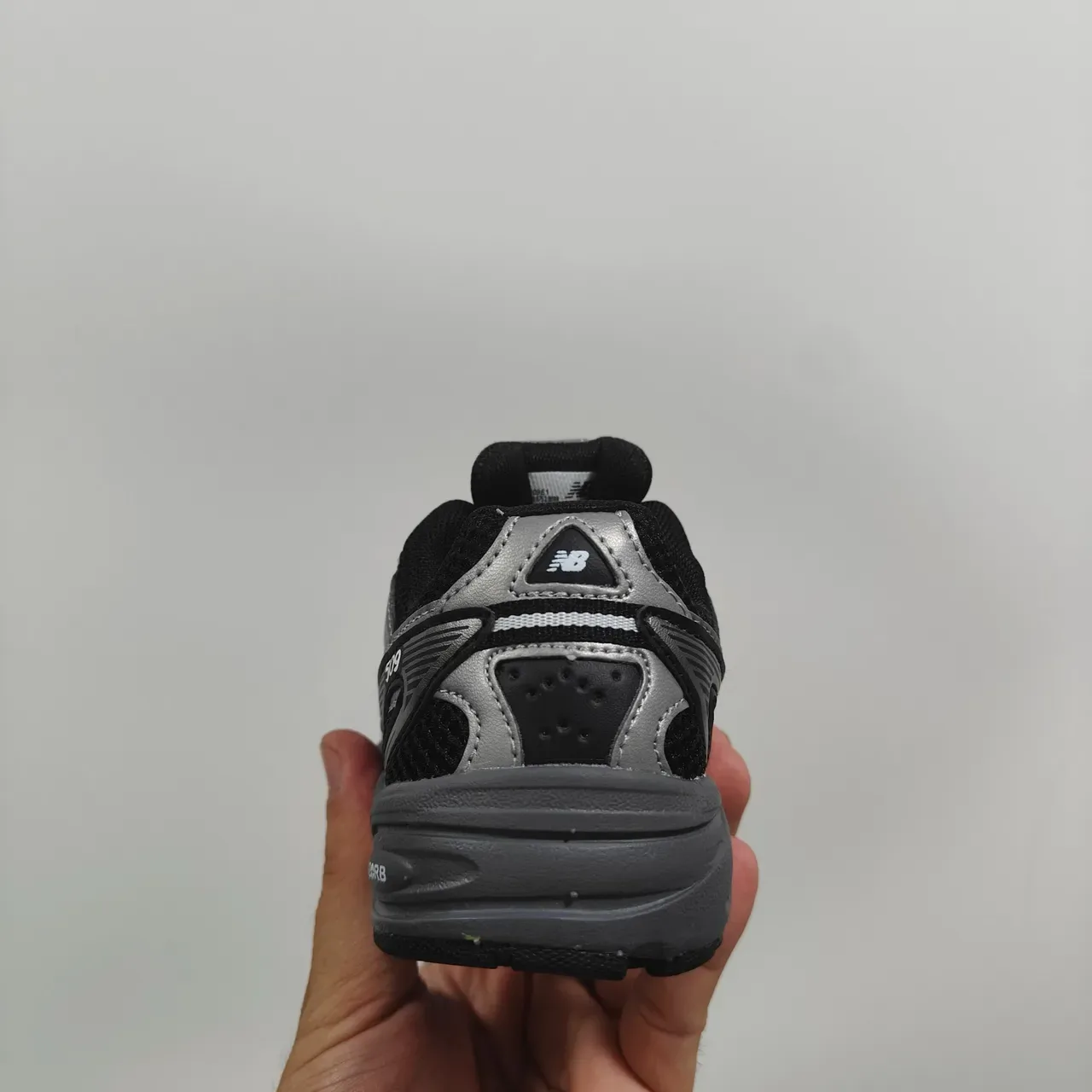 New Balance 509 Noir et Violet Iridescent Chaussures Lifestyle 19