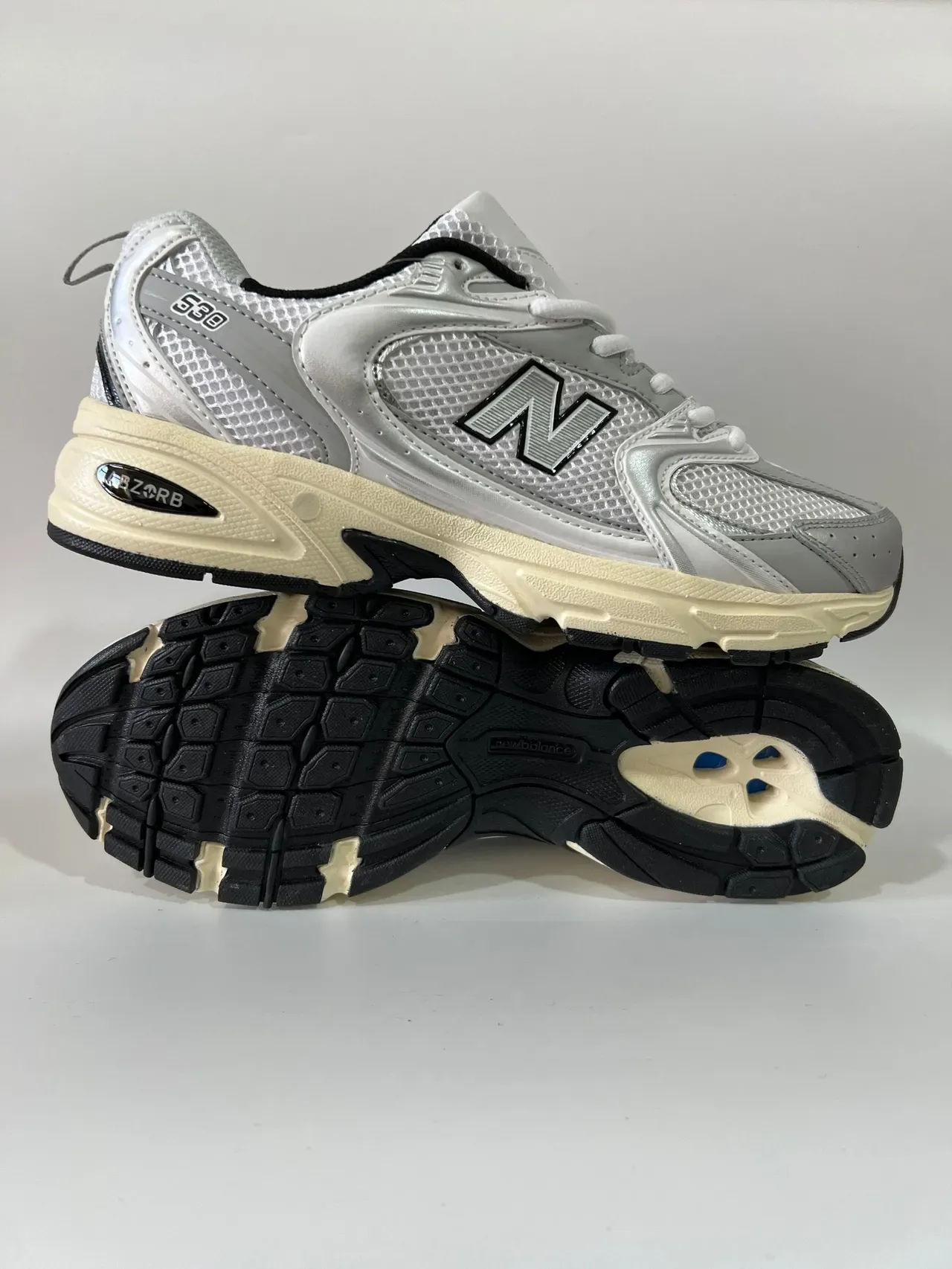 New Balance 530 Prata Branco Creme Tênis Lifestyle 3