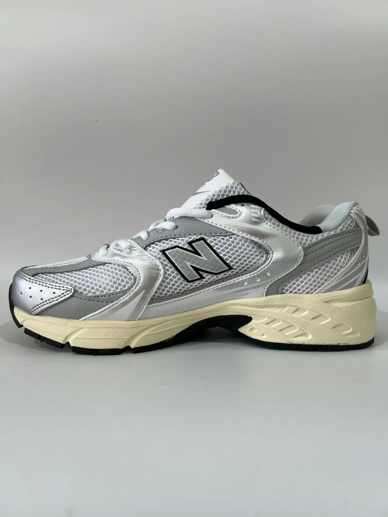 New Balance 530 Prata Branco Creme Tênis Lifestyle 4