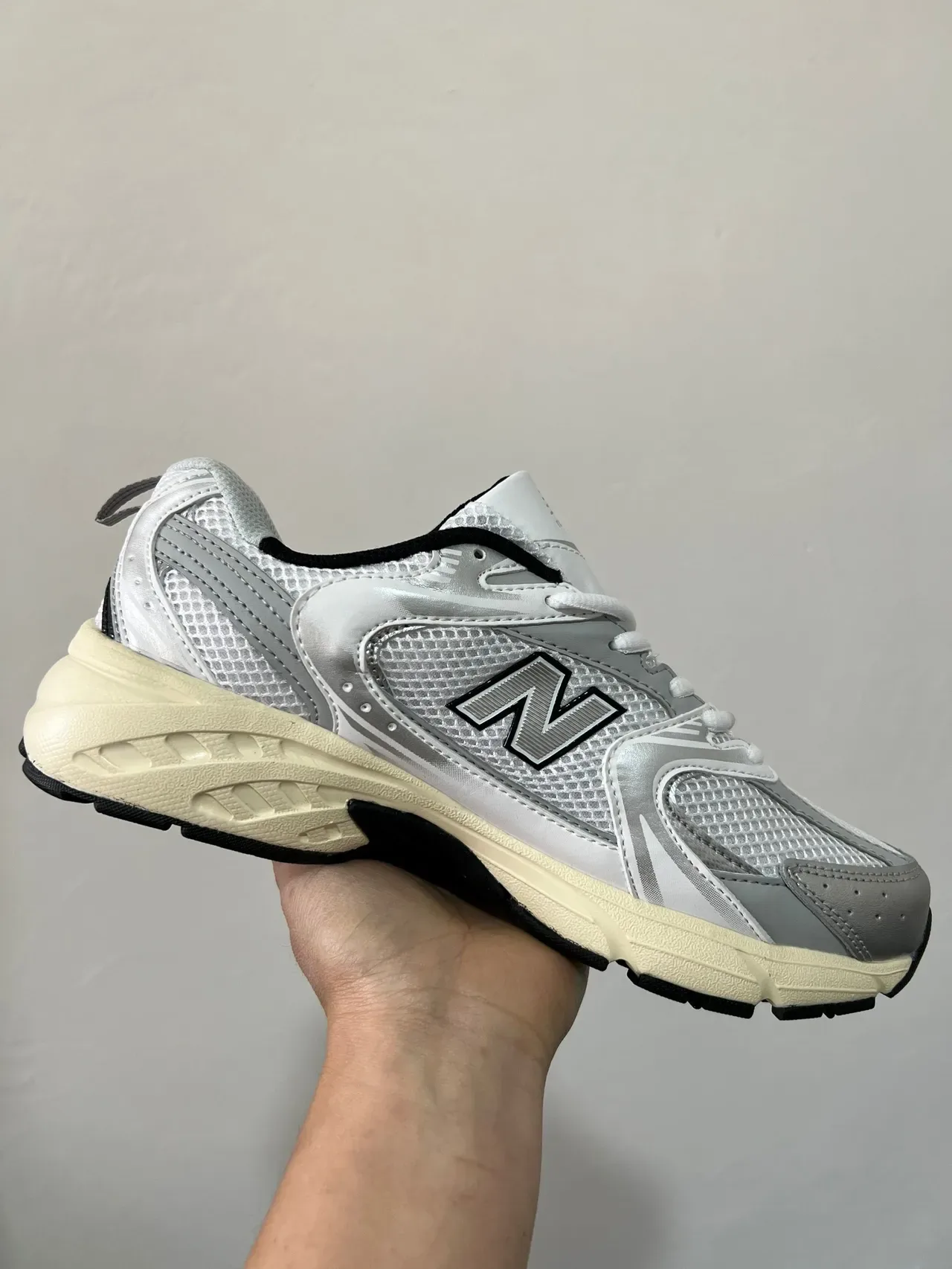 New Balance 530 Prata Branco Creme Tênis Lifestyle 8