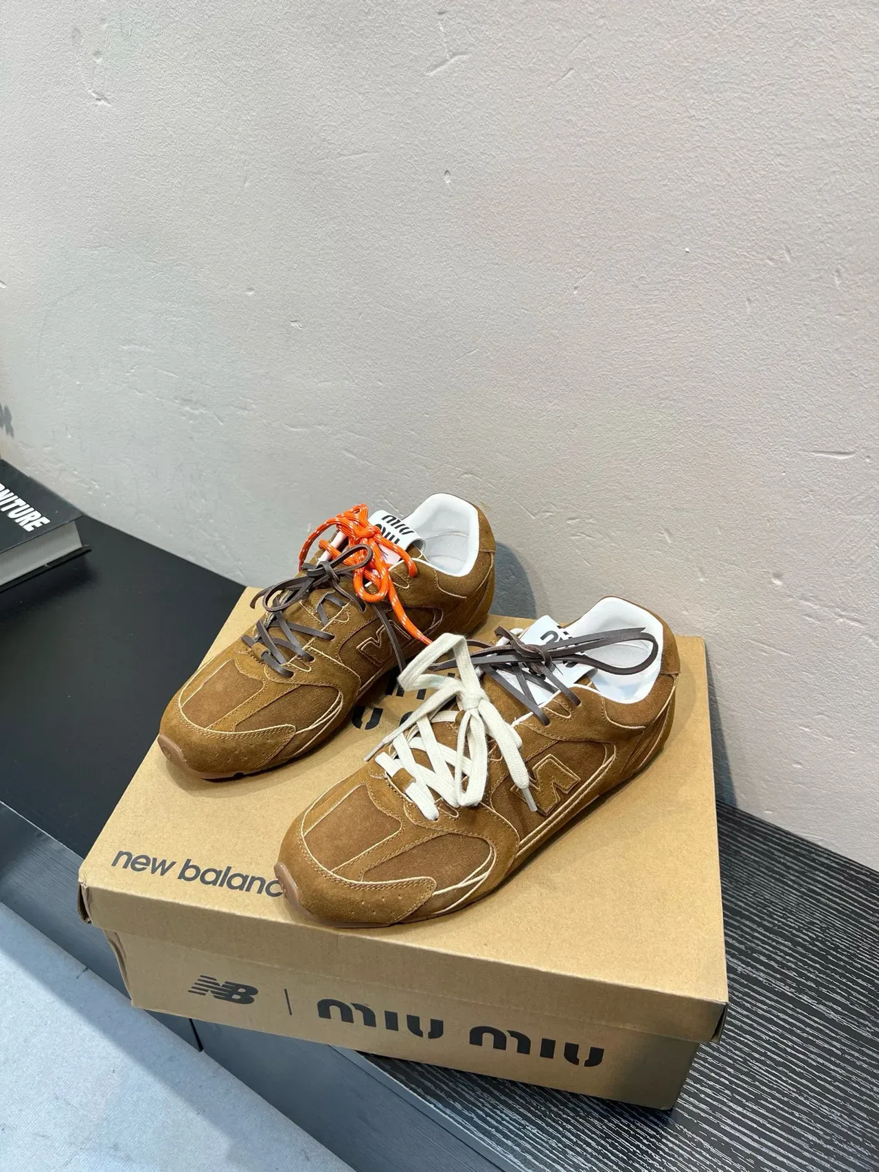 New Balance 630 x Miu Miu Tênis Lifestyle em Suede Tan 3