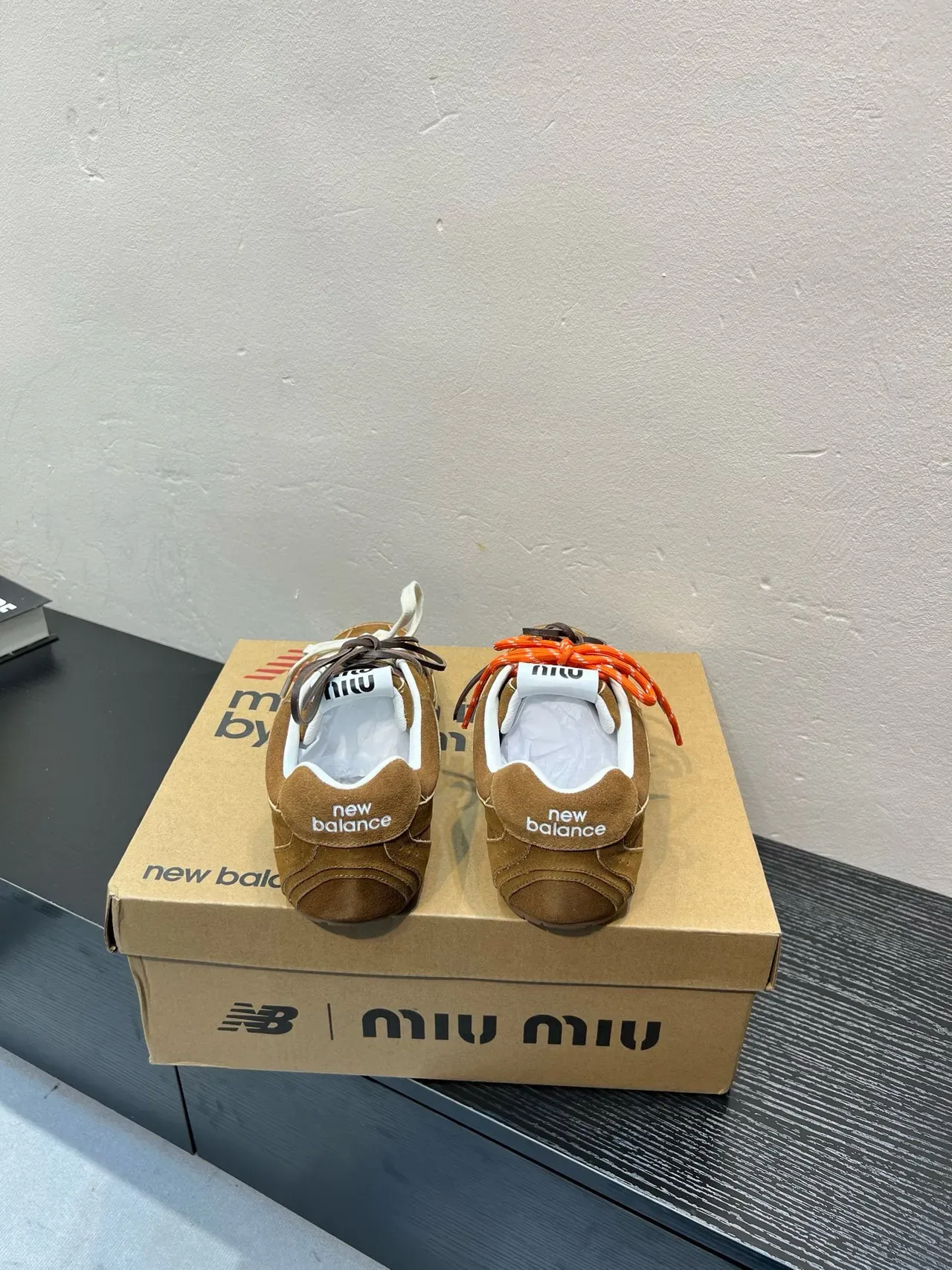 New Balance 630 x Miu Miu Tênis Lifestyle em Suede Tan 6