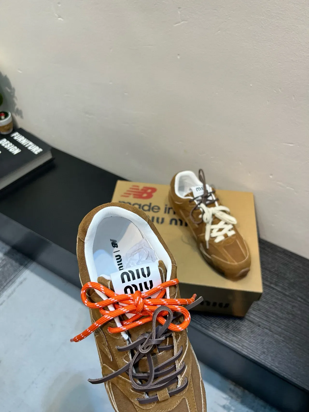 New Balance 630 x Miu Miu Tênis Lifestyle em Suede Tan 7