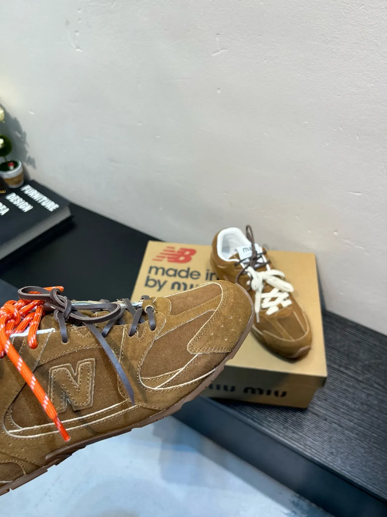 New Balance 630 x Miu Miu Tênis Lifestyle em Suede Tan 8