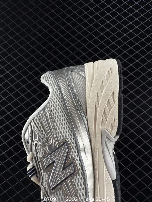 New Balance 740 baskets lifestyle gris clair en maille et synthétique 3