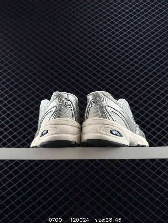 New Balance 740 baskets lifestyle gris clair en maille et synthétique 4