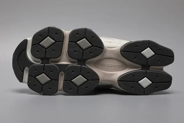 New Balance 9060 Sneakers Lifestyle Beige et Blanc 6