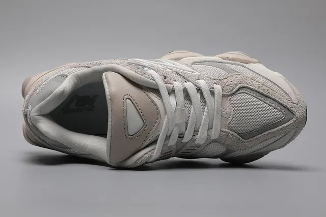 New Balance 9060 Sneakers Lifestyle Beige et Blanc 7