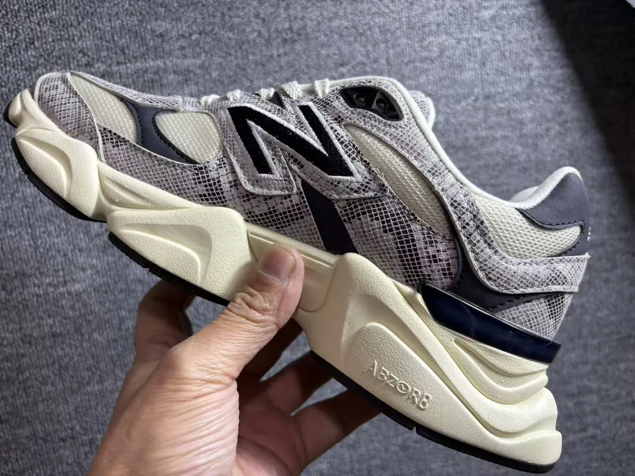 New Balance 9060 بيج أسود طباعة جلد الثعبان أحذية رياضية سميكة 4