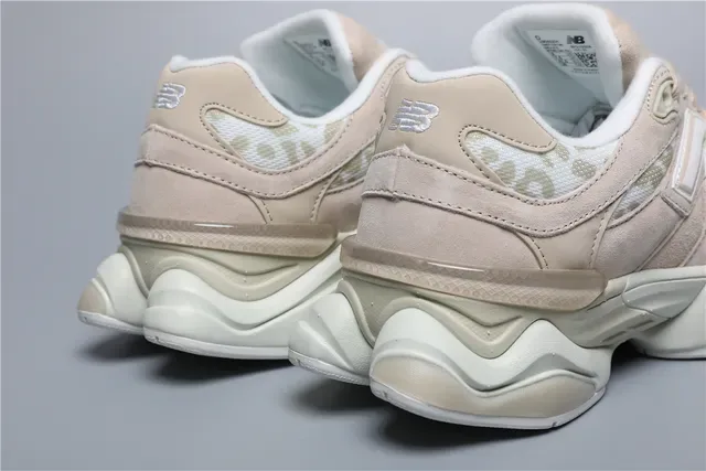 New Balance 9060 Chaussures Lifestyle Beige à Imprimé Léopard 2