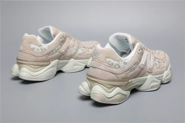 New Balance 9060 Chaussures Lifestyle Beige à Imprimé Léopard 3