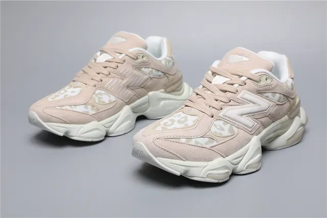 New Balance 9060 Chaussures Lifestyle Beige à Imprimé Léopard 5