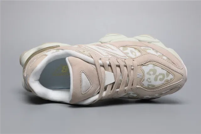 New Balance 9060 Chaussures Lifestyle Beige à Imprimé Léopard 7