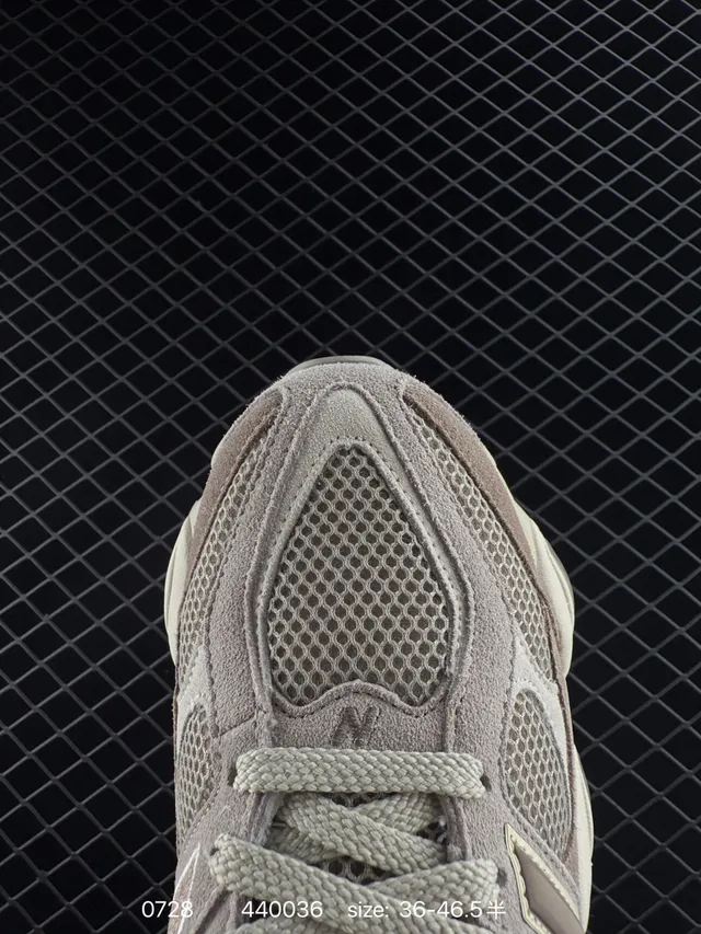 New Balance 9060 Baskets Chunky Beige en Maille et Suède 3