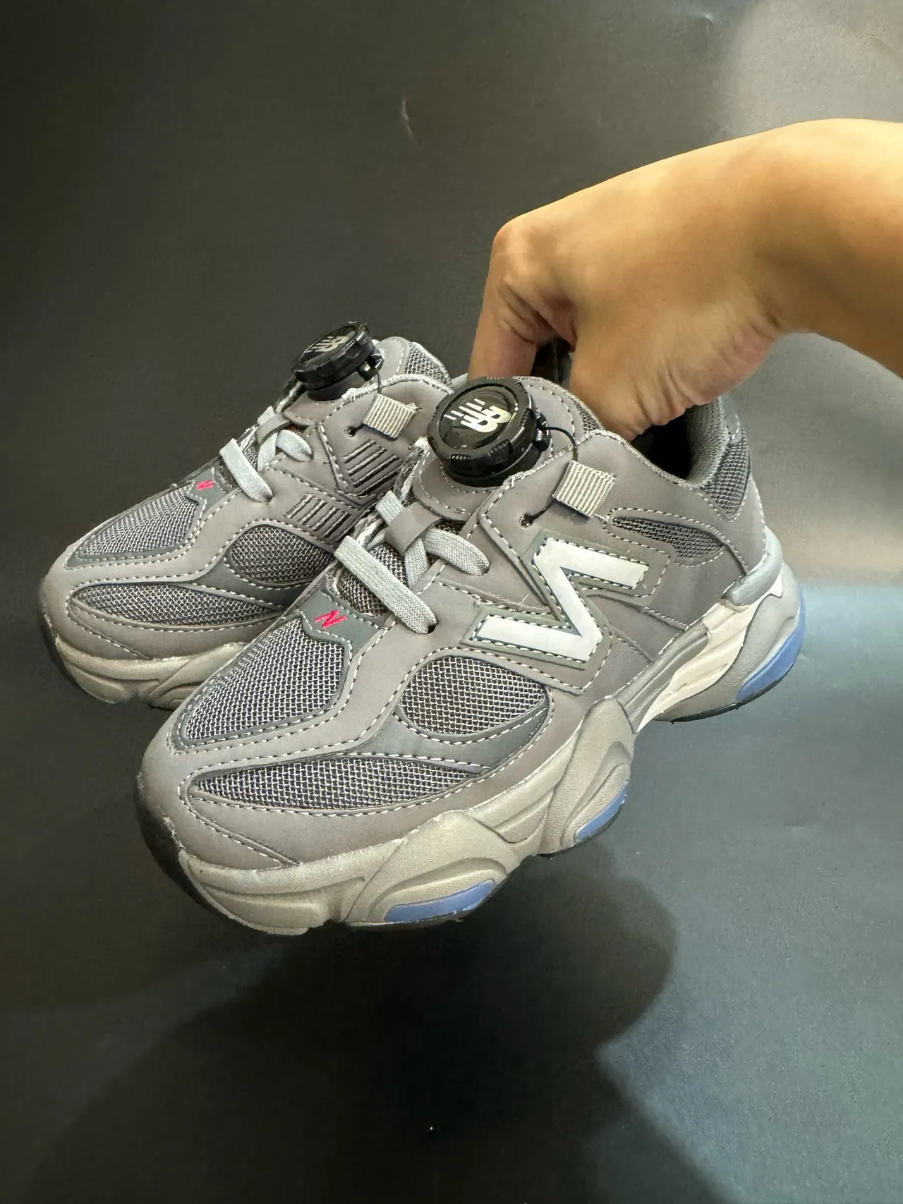 New Balance 9060 رمادي بيج سول إغلاق دوار أحذية رياضية كثيفة 4