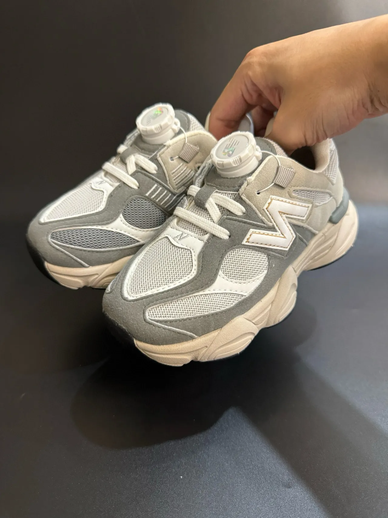 New Balance 9060 رمادي بيج سول إغلاق دوار أحذية رياضية كثيفة 5