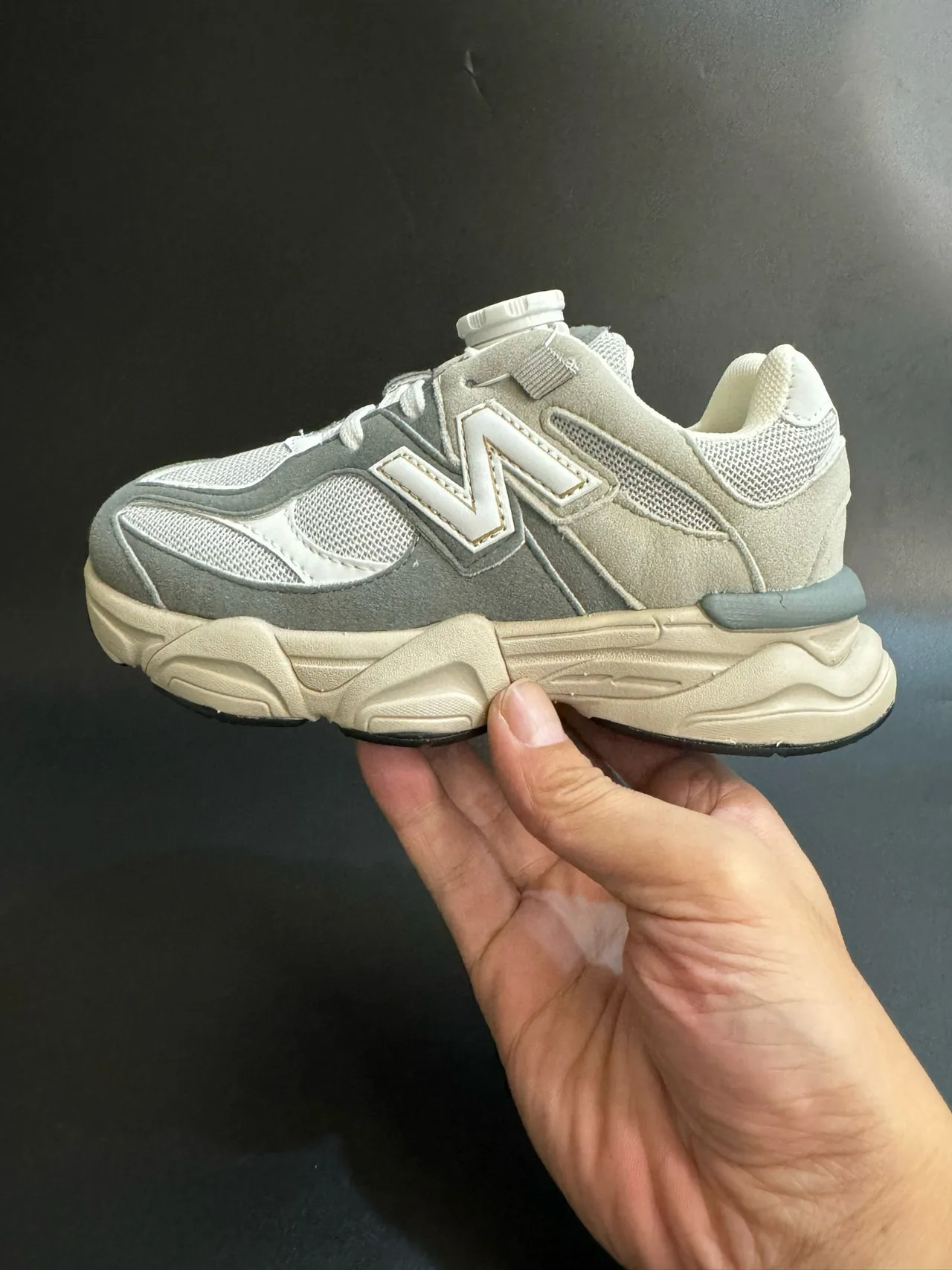 New Balance 9060 رمادي بيج سول إغلاق دوار أحذية رياضية كثيفة 11