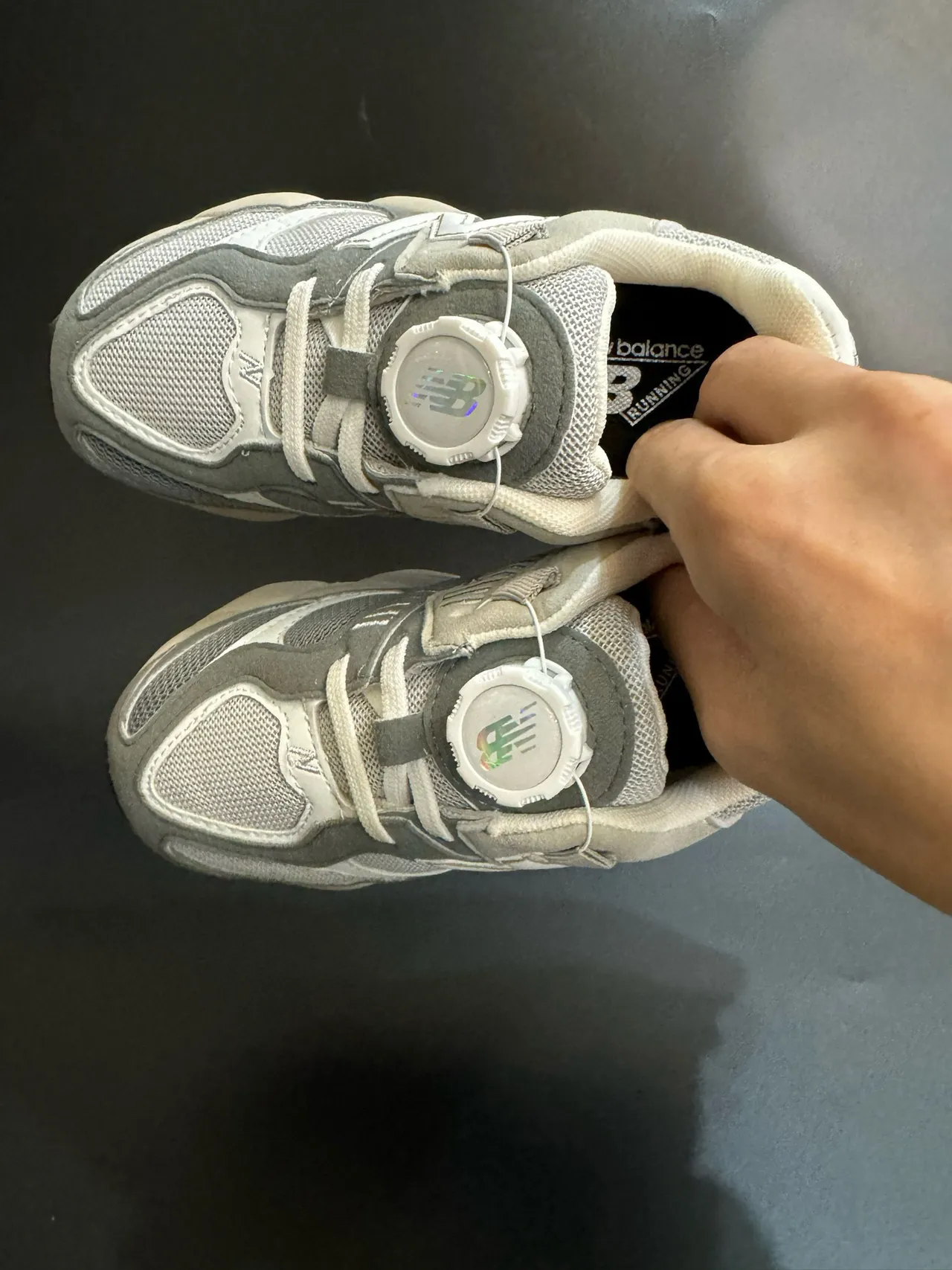 New Balance 9060 رمادي بيج سول إغلاق دوار أحذية رياضية كثيفة 12