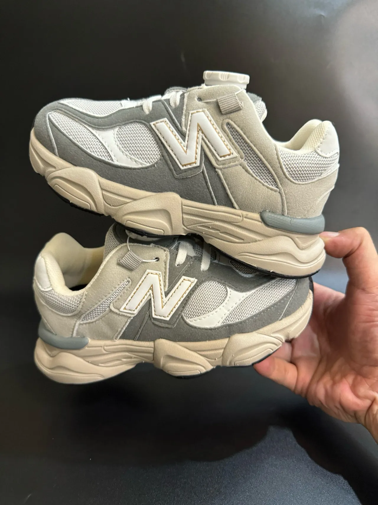 New Balance 9060 رمادي بيج سول إغلاق دوار أحذية رياضية كثيفة 18