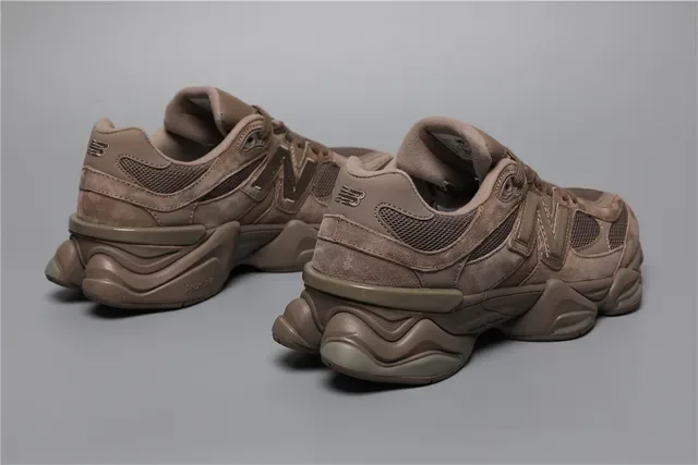 New Balance 9060 Monocromatique Marron Sneakers Lifestyle 3