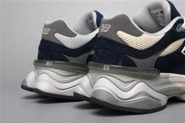 New Balance 9060 Navy and Cream Chaussures lifestyle 2