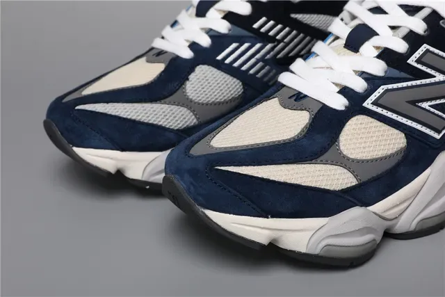 New Balance 9060 Navy and Cream Chaussures lifestyle 4