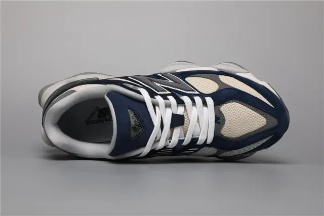 New Balance 9060 Navy and Cream Chaussures lifestyle 7
