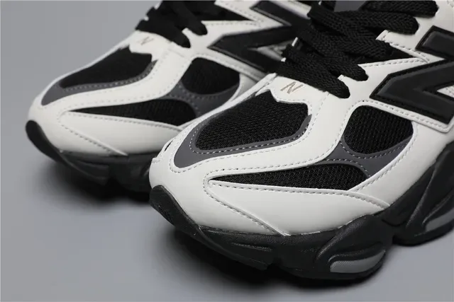 New Balance 9060 sneakers lifestyle blanc et noir 4