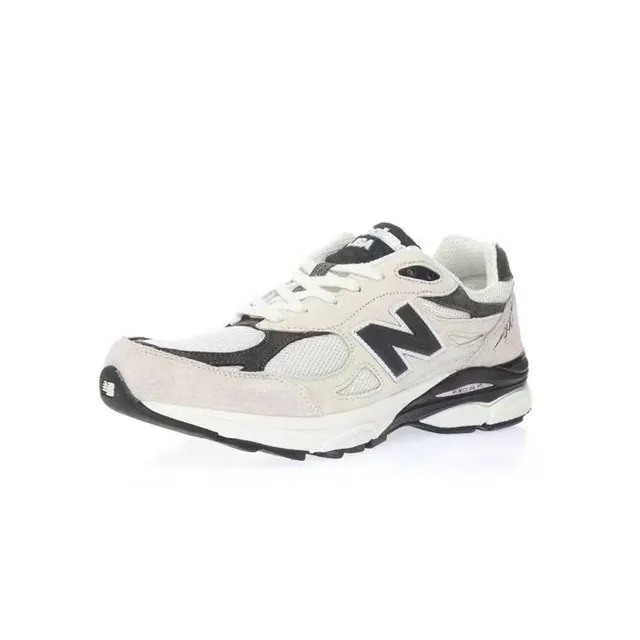 New Balance 990 beige noir partie supérieure en suédé et maille superposée N Logo sneakers lifestyle 2