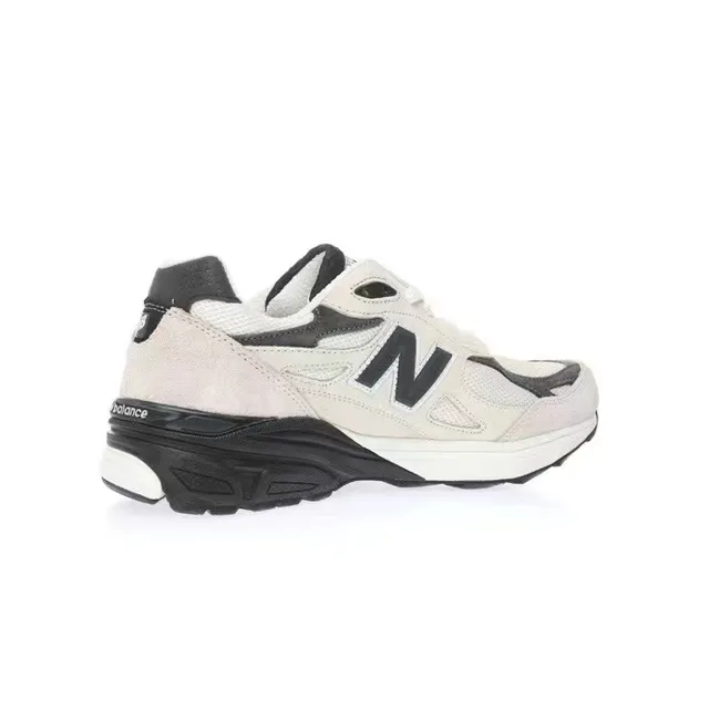 New Balance 990 beige noir partie supérieure en suédé et maille superposée N Logo sneakers lifestyle 5