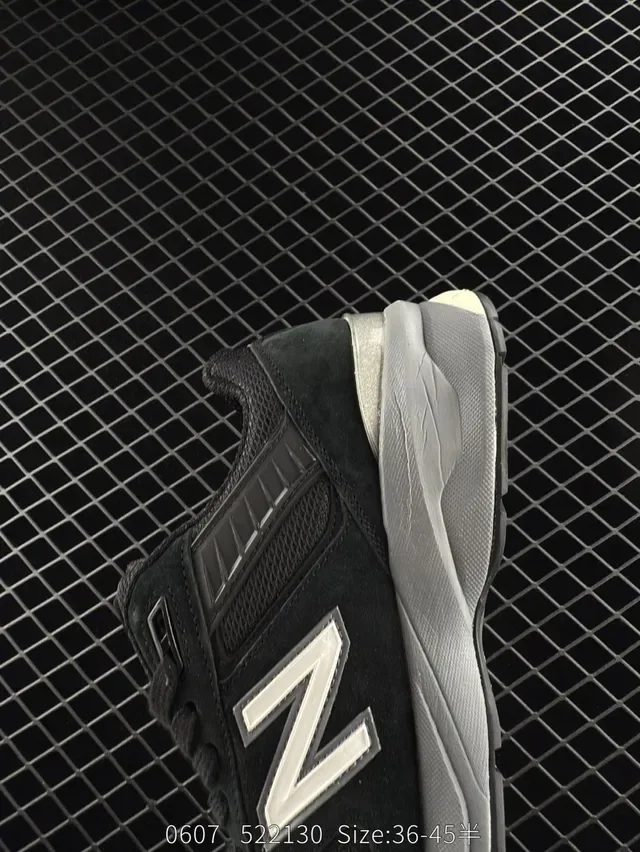 New Balance 990 Gris Verde Suela Chunky Ante y Malla Superior Zapatillas Lifestyle 2