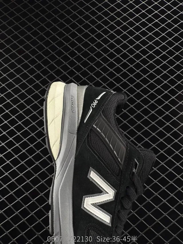 New Balance 990 Gris Verde Suela Chunky Ante y Malla Superior Zapatillas Lifestyle 3