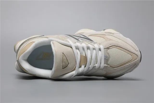 New Balance Sneakers lifestyle beige blanc avec midsole chunky en matériau mixte 7