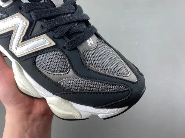 New Balance Tênis Chunky Preto e Cinza com Sola Multicamadas Malla e Recobrimento Sintético 2