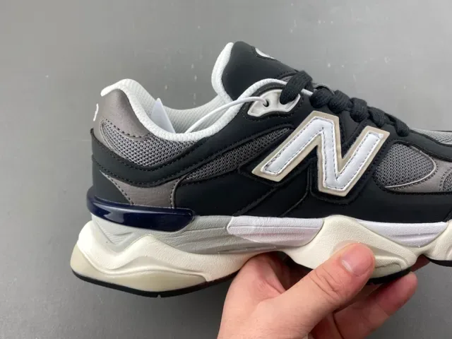 New Balance Tênis Chunky Preto e Cinza com Sola Multicamadas Malla e Recobrimento Sintético 3