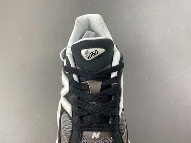 New Balance Tênis Chunky Preto e Cinza com Sola Multicamadas Malla e Recobrimento Sintético 6