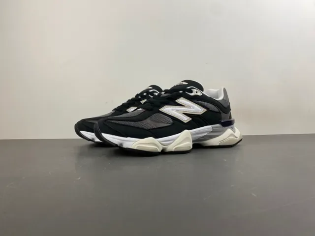 New Balance Tênis Chunky Preto e Cinza com Sola Multicamadas Malla e Recobrimento Sintético 10