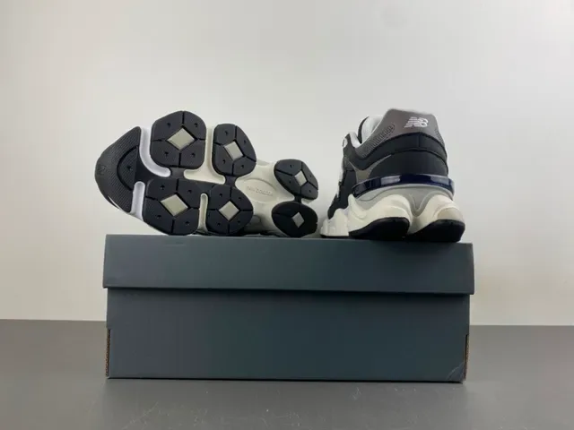 New Balance Tênis Chunky Preto e Cinza com Sola Multicamadas Malla e Recobrimento Sintético 16