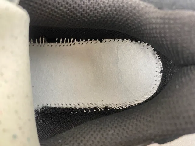 New Balance Tênis Chunky Pretos e Cinza com Sola Esculpida de Malha e Construção de Superposição Sintética 8