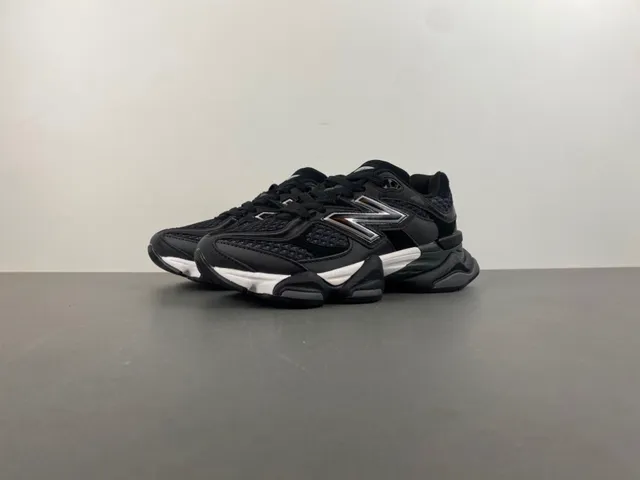 New Balance Tênis Chunky Pretos e Cinza com Sola Esculpida de Malha e Construção de Superposição Sintética 10