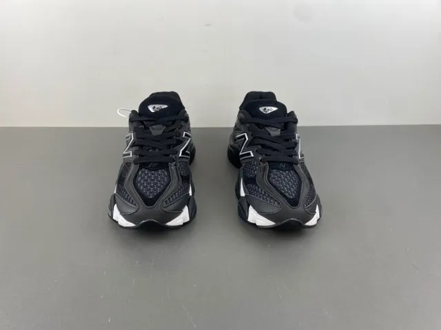 New Balance Tênis Chunky Pretos e Cinza com Sola Esculpida de Malha e Construção de Superposição Sintética 11