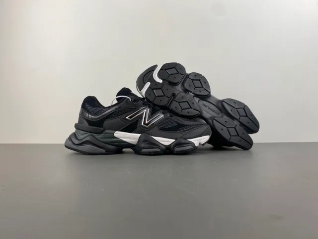 New Balance Tênis Chunky Pretos e Cinza com Sola Esculpida de Malha e Construção de Superposição Sintética 12