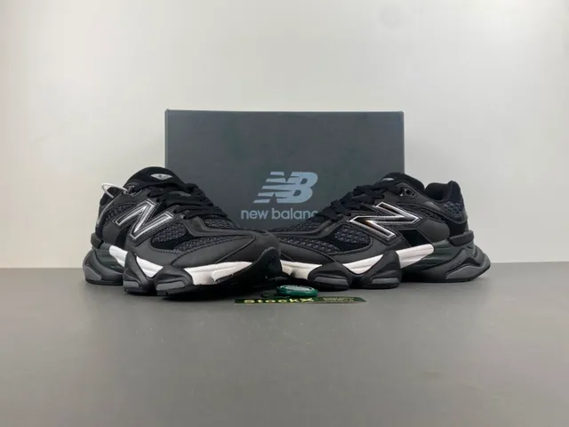 New Balance Tênis Chunky Pretos e Cinza com Sola Esculpida de Malha e Construção de Superposição Sintética 13