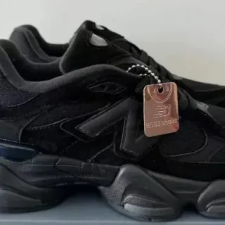 New Balance حذاء رياضي سميك أسود الكعب