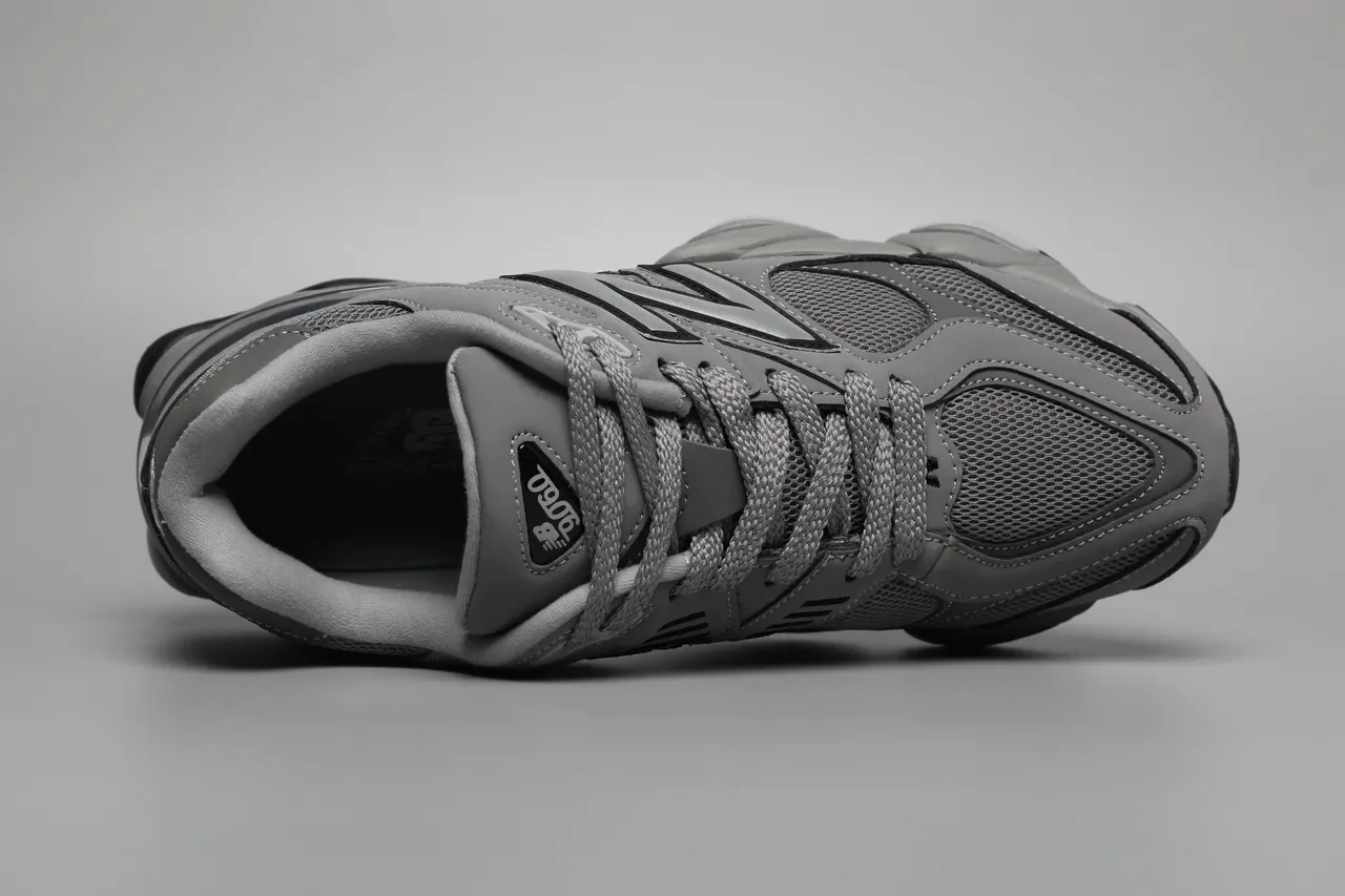 New Balance Gris Noir Chunky Sculpted Midsole Maille Et Construction Overlay Synthétique Sneakers Lifestyle 7