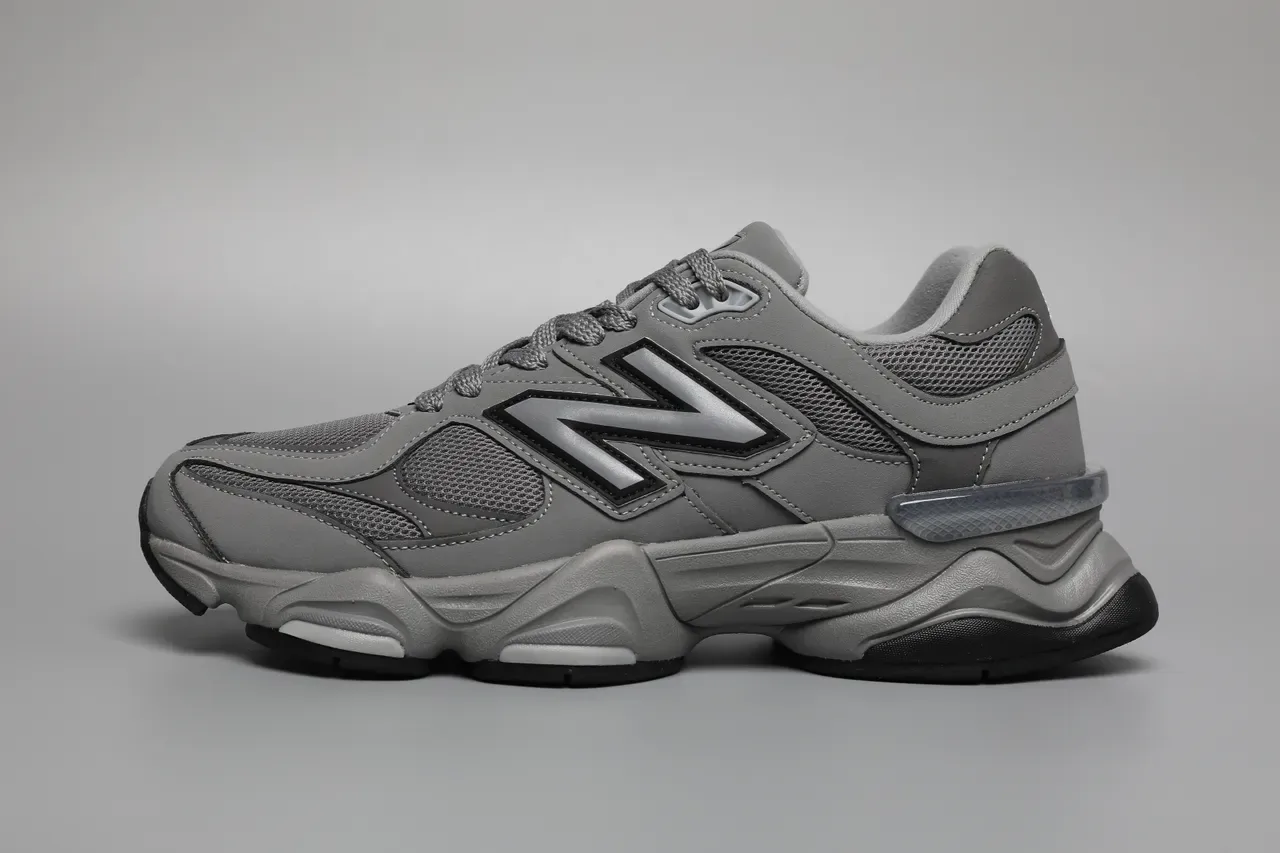 New Balance Gris Noir Chunky Sculpted Midsole Maille Et Construction Overlay Synthétique Sneakers Lifestyle 9