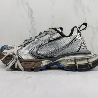 New Balance 灰蓝 分层网面和合成鞋面 雕塑式多密度中底 厚底运动鞋