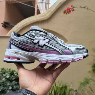 New Balance Gris Rose Maille Supérieure Rayure d'Accent Chaussures de Course