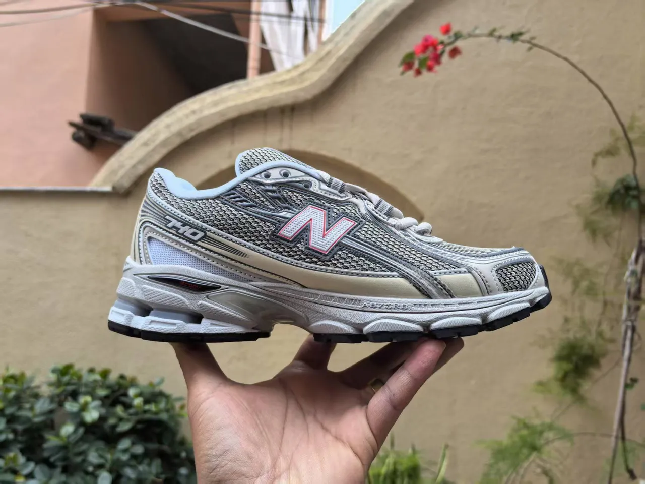 New Balance رمادي وردي شبكة علوية خط مميز أحذية جري 2