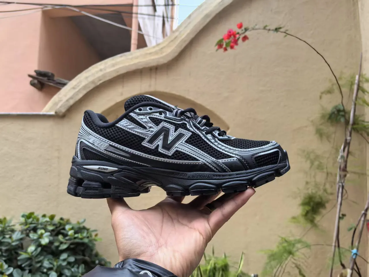 New Balance رمادي وردي شبكة علوية خط مميز أحذية جري 5